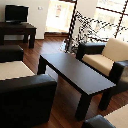 Camelot Apartment *